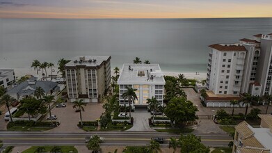 9517 Gulf Shore Dr in Naples, FL - Building Photo - Building Photo
