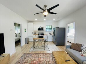 1403 Newfield Ln in Austin, TX - Building Photo - Building Photo