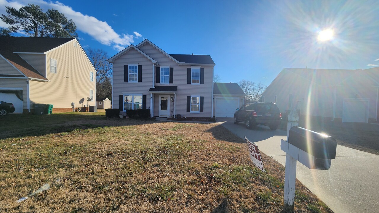 3717 Seasons Ln in Richmond, VA - Building Photo