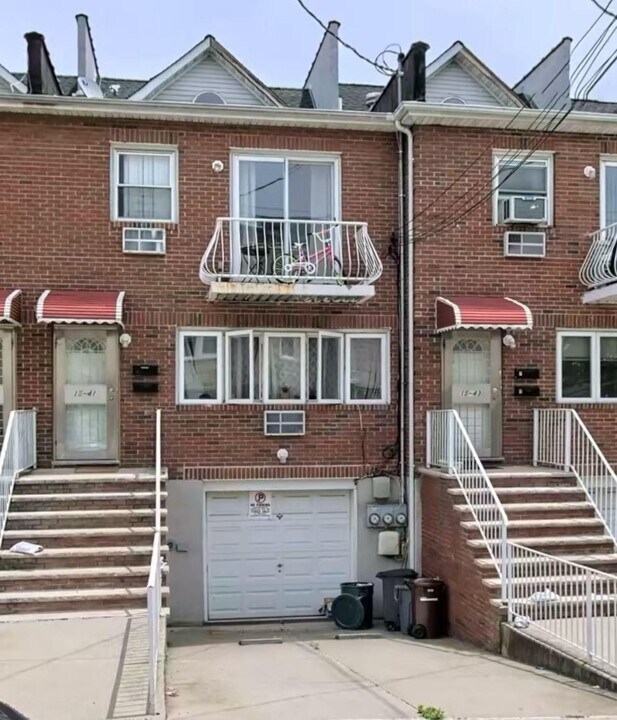 15-41 125th St in Queens, NY - Building Photo