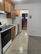 71 Grove St in Arlington, MA - Building Photo - Building Photo