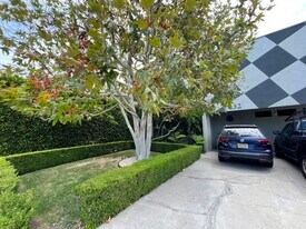 625 N Hayworth Ave, Unit 8 in Los Angeles, CA - Building Photo
