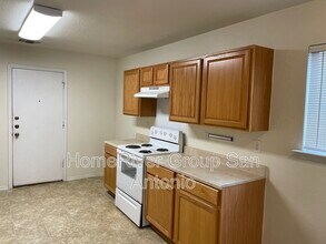 8314 Steep Valley in Converse, TX - Foto de edificio - Building Photo