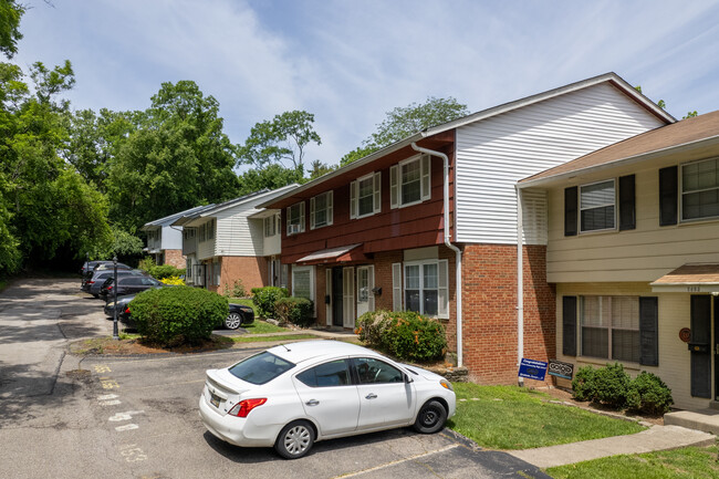 Williamsburg Square Condominiums in Cincinnati, OH - Building Photo - Building Photo