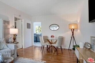 238 N Almont Dr in Beverly Hills, CA - Building Photo - Building Photo