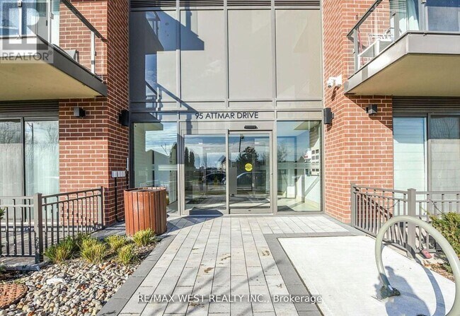 95-395 Attmar Dr in Brampton, ON - Building Photo - Building Photo