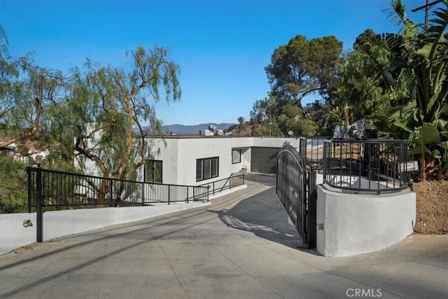 3300 Coldwater Canyon Ave, Unit N4289 in Los Angeles, CA - Building Photo