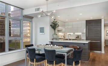 588 Bell St in Seattle, WA - Building Photo - Building Photo