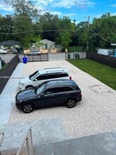 5444 NW 5th Ave in Miami, FL - Foto de edificio - Building Photo