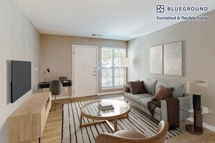 100 Court N Dr in Melville, NY - Building Photo