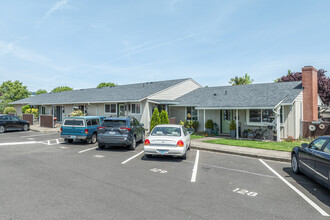 Colonial Village in Newberg, OR - Building Photo - Building Photo