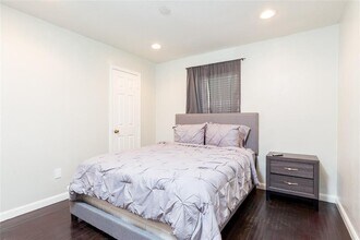 14402 Chevy Chase Dr in Houston, TX - Building Photo - Building Photo