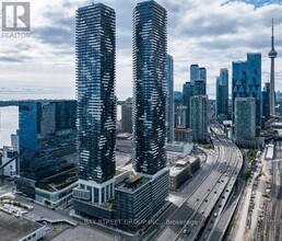 138-138 Downes St in Toronto, ON - Building Photo - Building Photo