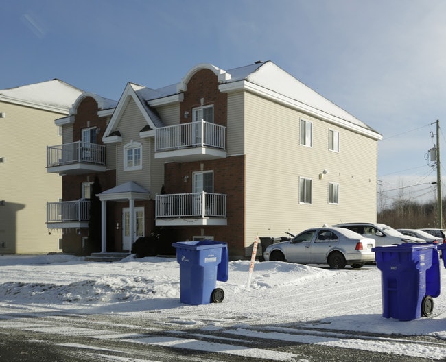934 de Clichy in Pincourt, QC - Building Photo - Building Photo