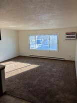 1402 Division St W in Faribault, MN - Building Photo