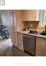 630 Drury Ln in Burlington, ON - Building Photo - Building Photo