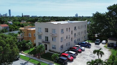 1760 SW 13th St in Miami, FL - Building Photo - Building Photo