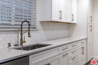 818 6th St in Santa Monica, CA - Foto de edificio - Building Photo