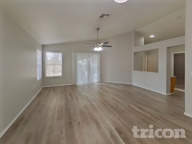 12425 N 42nd Dr in Phoenix, AZ - Building Photo - Building Photo