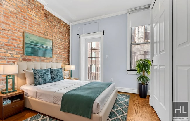 Barrow Street in New York, NY - Building Photo - Building Photo