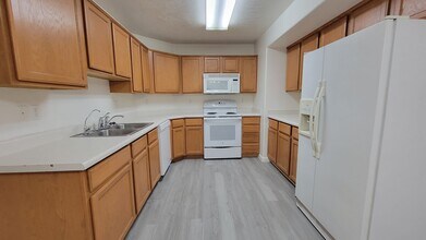 8083 N Ridge Loop E in Eagle Mountain, UT - Building Photo - Building Photo