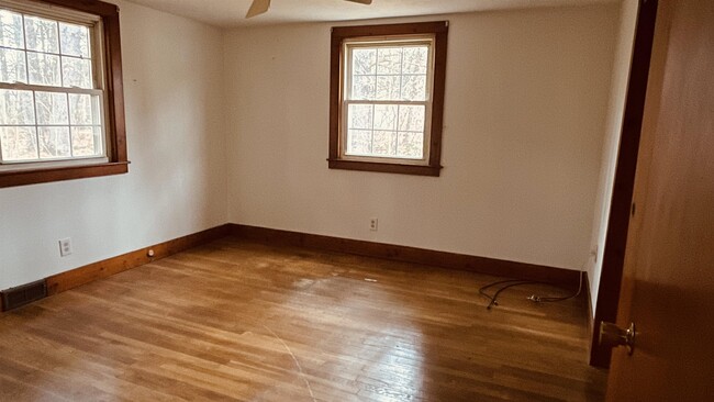 282 Derry Rd in Litchfield, NH - Building Photo - Building Photo