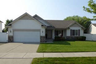 8016 Salmonberry Lp in Hayden, ID - Building Photo