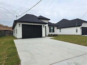 99 Carolyn Dr in Destrehan, LA - Building Photo - Building Photo