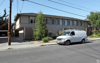 1552 Regent St in Redwood City, CA - Building Photo - Building Photo