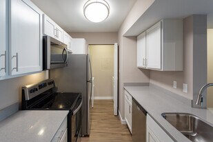 Hampton Farms Apartments in Highland Heights, KY - Building Photo