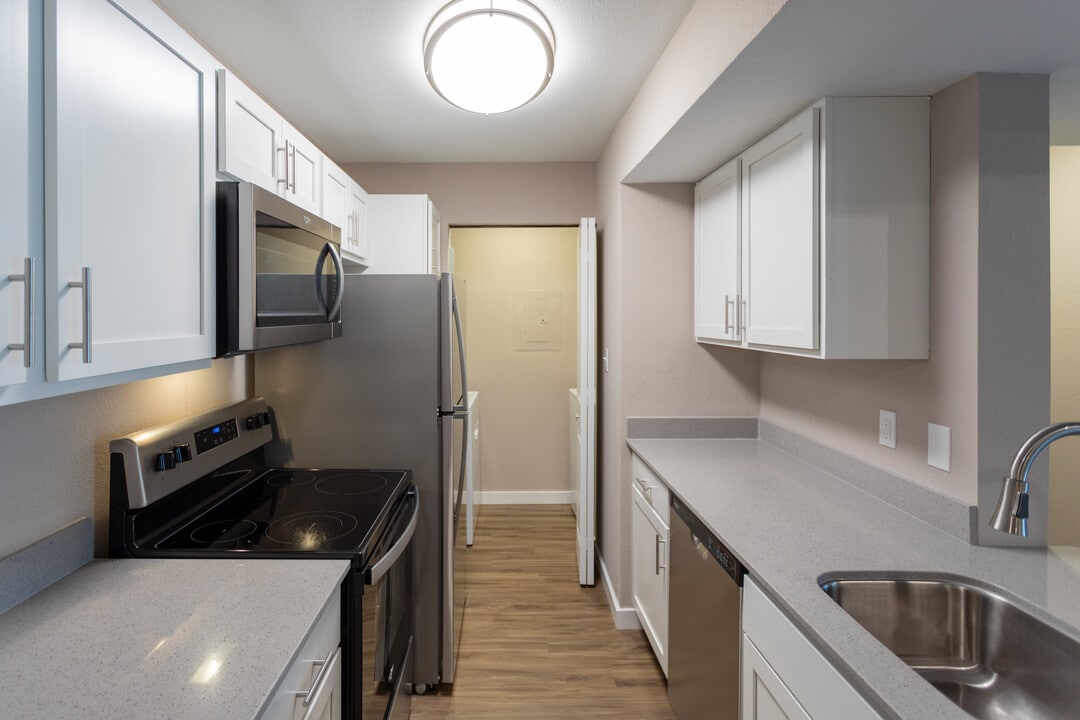 Hampton Farms Apartments in Highland Heights, KY - Building Photo