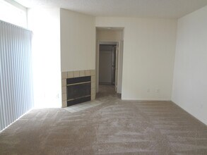 1420 Hornblend St-Unit -Unit 4 in San Diego, CA - Building Photo - Building Photo