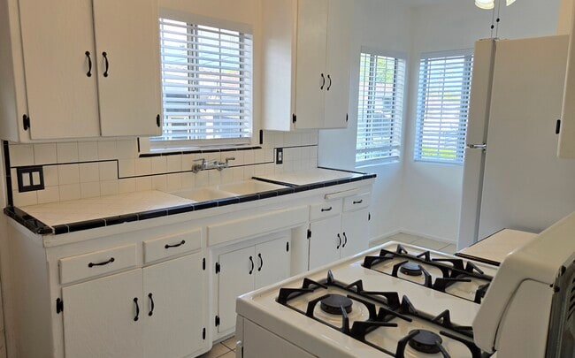 3552 Locke Ave, Unit 3552 Locke Ave. in Los Angeles, CA - Foto de edificio - Building Photo