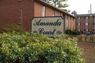 Amanda Court Apartments in Columbia, SC - Building Photo - Building Photo