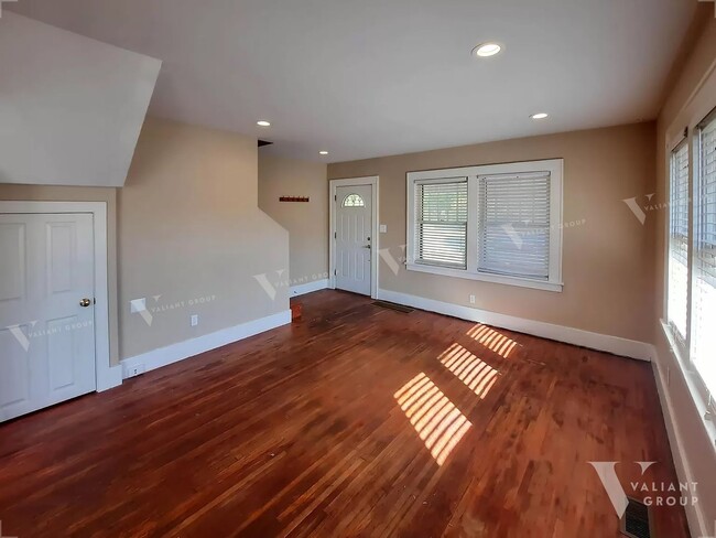 710 E Locust St in Springfield, MO - Building Photo - Building Photo