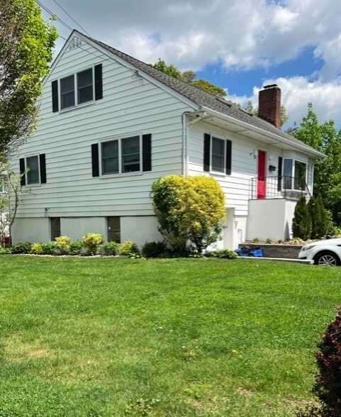 3020 Soundview Dr in Mamaroneck, NY - Building Photo - Building Photo