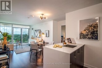 18 Erskine Ave in Toronto, ON - Building Photo - Building Photo