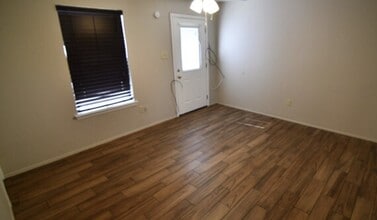 4587 Yvonne Dr in Baker, LA - Foto de edificio - Building Photo