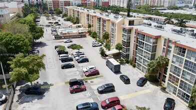 200 172nd St in Sunny Isles Beach, FL - Building Photo - Building Photo