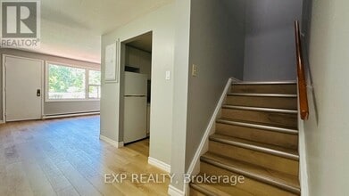 1200 Courtland Ave E in Kitchener, ON - Building Photo - Building Photo