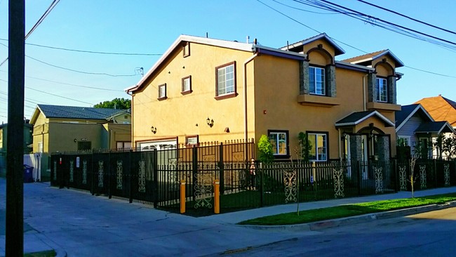 435 Cerritos Ave in Long Beach, CA - Building Photo - Building Photo