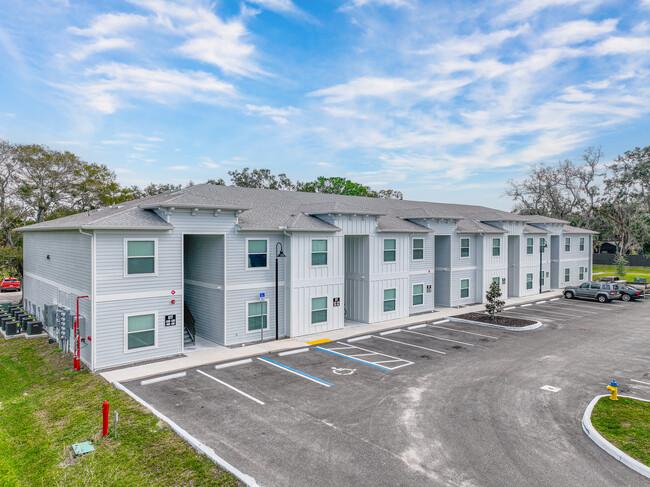 Legacy Oaks Apartments in Sarasota, FL - Foto de edificio - Building Photo