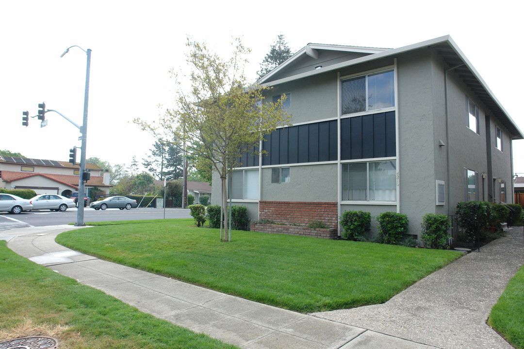 Saratoga Valley Apartment in San Jose, CA - Building Photo