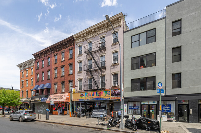 158 Graham Ave in Brooklyn, NY - Building Photo - Building Photo