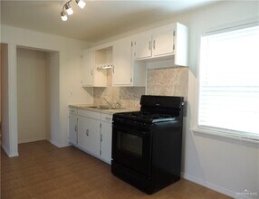 2617 N 7 1/2 St-Unit -A in McAllen, TX - Foto de edificio - Building Photo