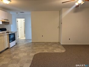 10 Collins St in Hamden, CT - Building Photo - Building Photo