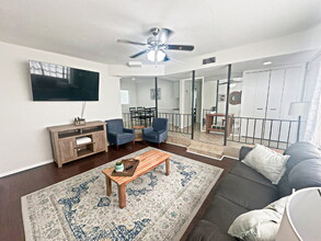 4013 Burning Tree Dr in San Antonio, TX - Building Photo - Building Photo