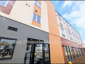 10882 98 St NW in Edmonton, AB - Building Photo