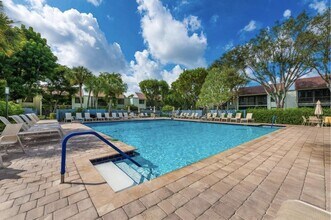 5750 Fairway Park Ct, Unit 101 in Boynton Beach, FL - Foto de edificio - Building Photo
