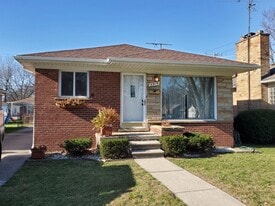 3914 McKinley St in Dearborn Heights, MI - Building Photo